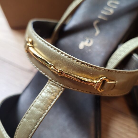 Unisa Daphne Gold Leather Sandle Size 8 Open Toe Dressy Summer Sandle - Picture 4 of 7